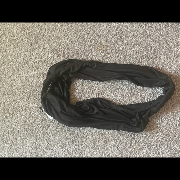 Beyond Yoga Infinity Scarf with pocket - Picture 6 of 6
